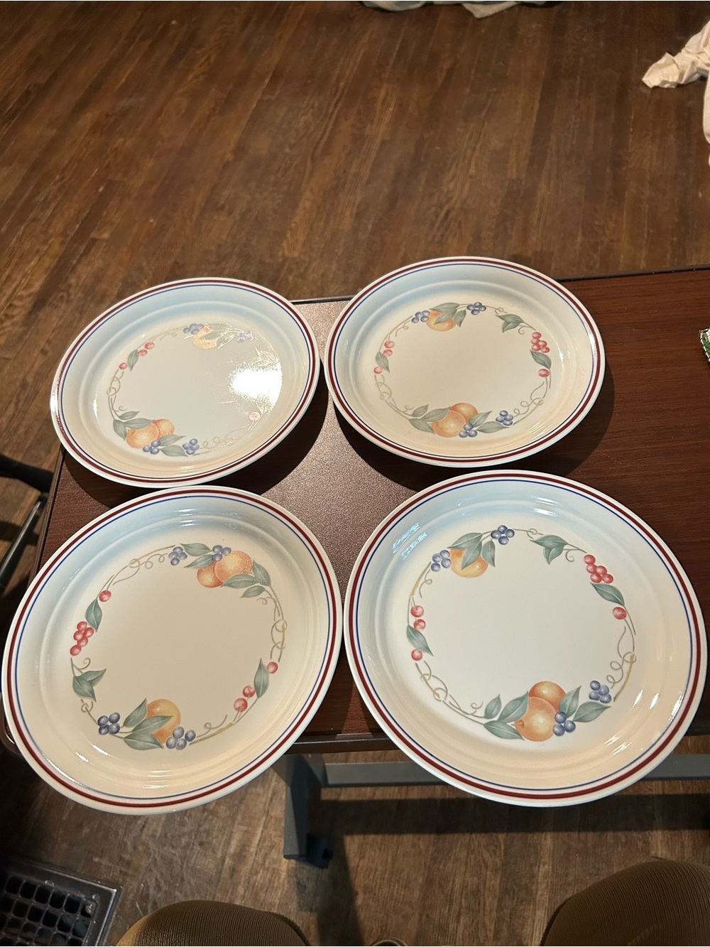 Vintage Corelle abundance, luncheon plates 8 1/2 inches. Made in USA, 4 in set